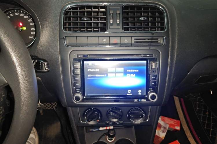Used Volkswagen Polo 2014 1.4L Automatic Comfort Edition Audio And AC Panel