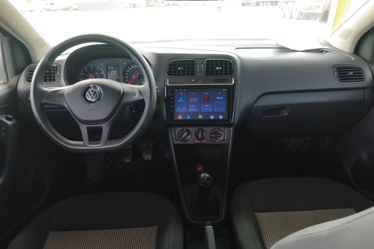 Used Volkswagen Polo 2014 1.4L Manual Fashion Edition Center Console
