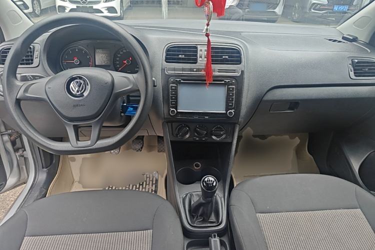 Used Volkswagen Polo 2014 1.4L Manual Fashion Edition Center Console