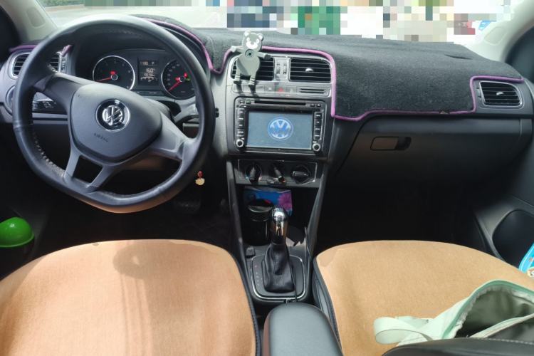 Used Volkswagen Polo 2014 1.6L Automatic Comfort Edition Center Console