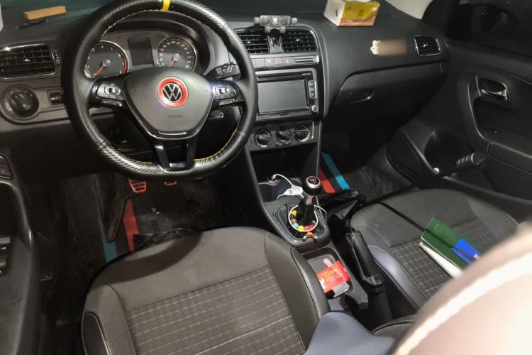 Used Volkswagen Polo 2014 1.6L Manual Comfort Edition Center Console