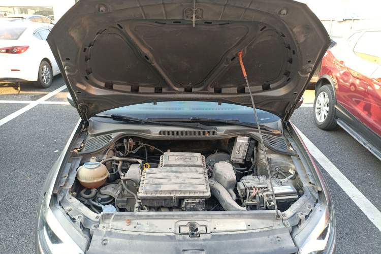 Used Volkswagen Polo 2014 1.4L Manual Fashion Edition Engine Bay
