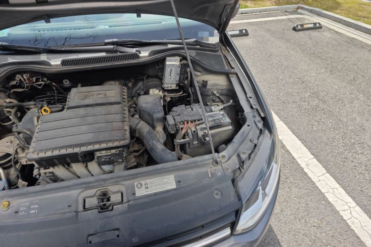 Used Volkswagen Polo 2014 1.6L Manual Comfort Edition Engine Bay Left