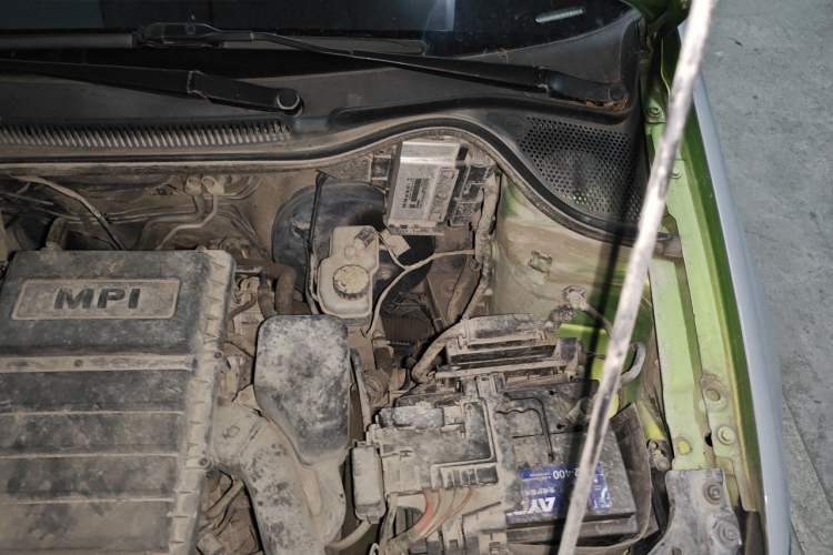 Used Volkswagen Polo 2014 1.4L Automatic Comfort Edition Engine Bay Left