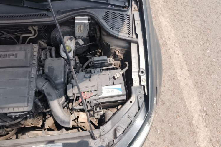 Used Volkswagen Polo 2014 1.6L Automatic Comfort Edition Engine Bay Left