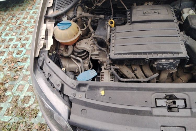Used Volkswagen Polo 2014 1.6L Cross Polo Automatic Engine Bay Right