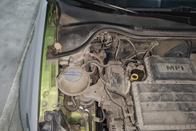Used Volkswagen Polo 2014 1.4L Automatic Comfort Edition Engine Bay Right
