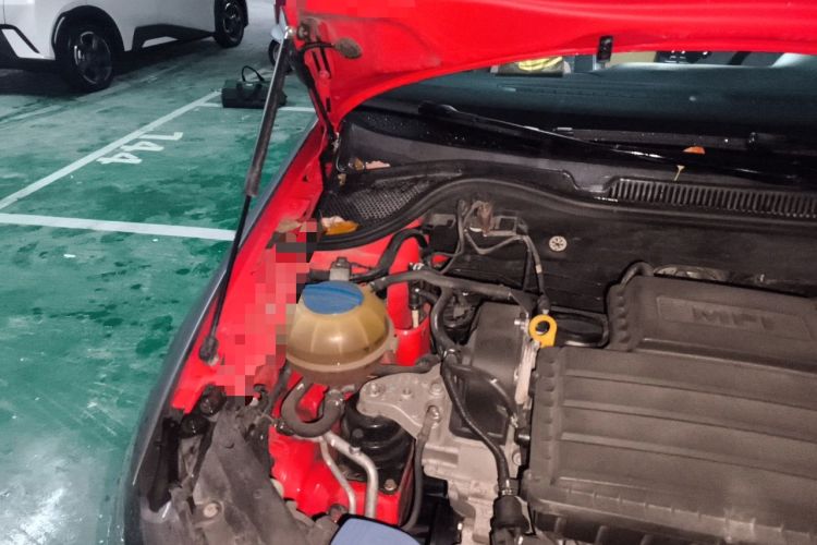 Used Volkswagen Polo 2014 1.6L Manual Comfort Edition Engine Bay Right