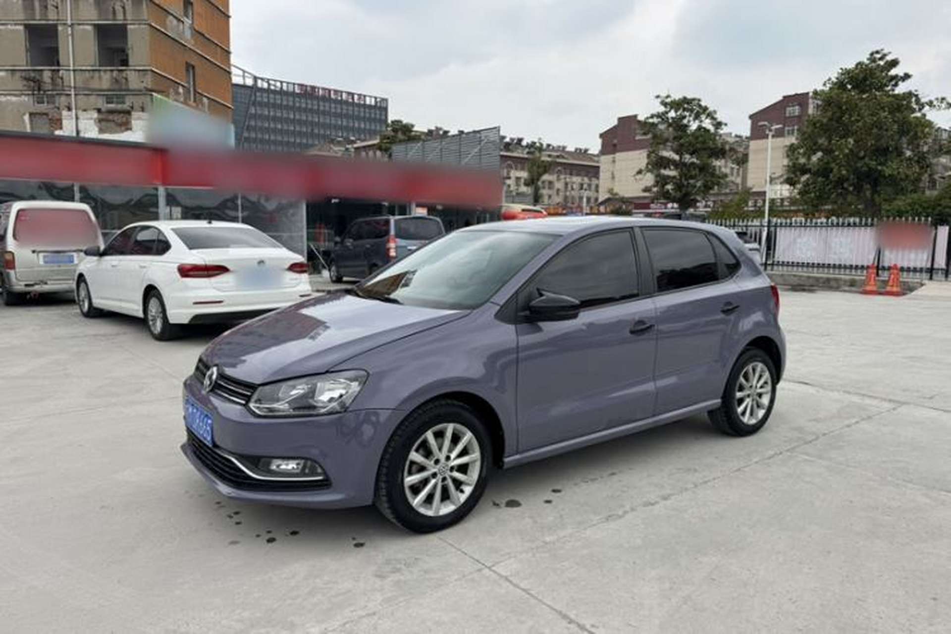 Used Volkswagen Polo 2014 1.6L Automatic Luxury Edition Front Left 45 Deg