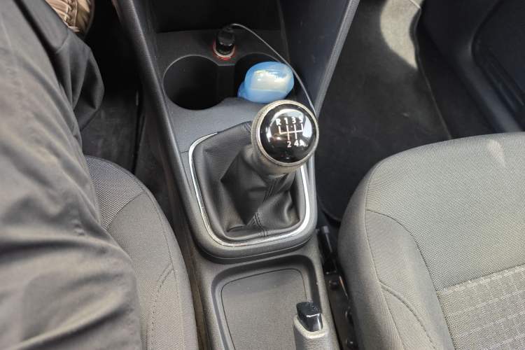 Used Volkswagen Polo 2014 1.6L Manual Comfort Edition Gear Lever