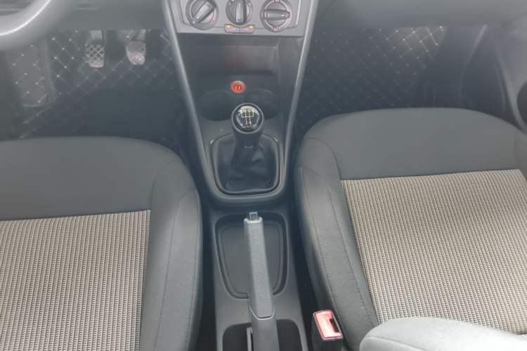 Used Volkswagen Polo 2014 1.4L Manual Fashion Edition Gear Lever
