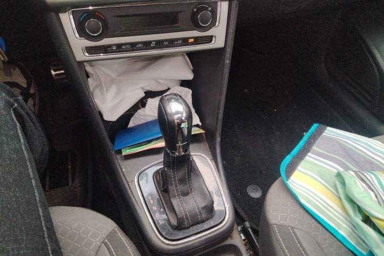 Used Volkswagen Polo 2014 1.6L Cross Polo Automatic Gear Lever