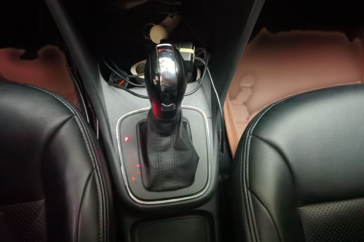 Used Volkswagen Polo 2014 1.4L Automatic Comfort Edition Gear Lever