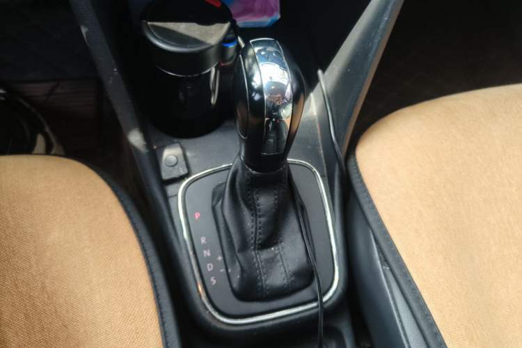 Used Volkswagen Polo 2014 1.6L Automatic Comfort Edition Gear Lever
