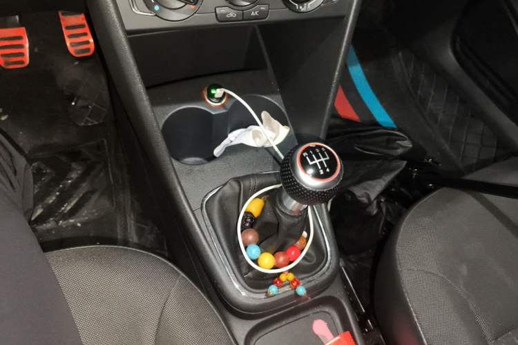 Used Volkswagen Polo 2014 1.6L Manual Comfort Edition Gear Lever