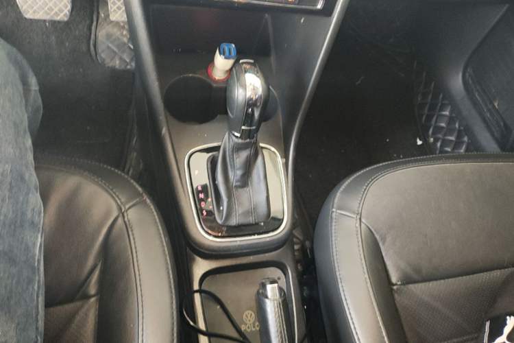 Used Volkswagen Polo 2014 1.6L Automatic Luxury Edition Gear Lever