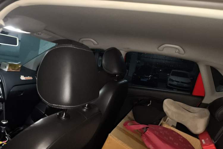 Used Volkswagen Polo 2014 1.6L Manual Comfort Edition Headliner