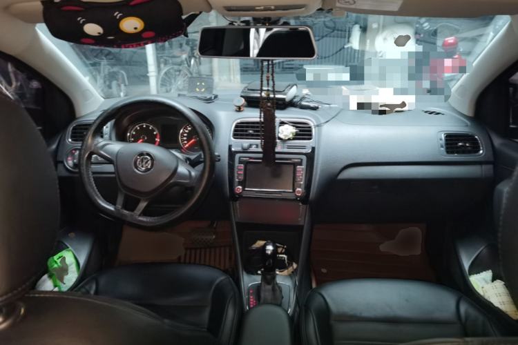 Used Volkswagen Polo 2014 1.4L Automatic Comfort Edition Interior 2