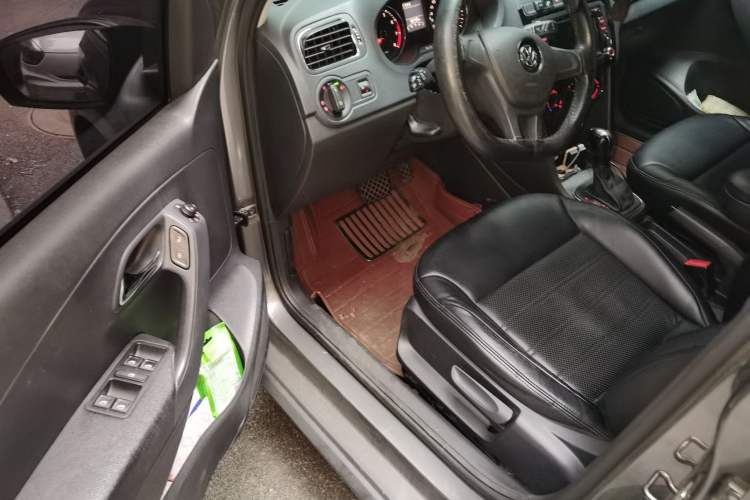 Used Volkswagen Polo 2014 1.4L Automatic Comfort Edition Interior 3