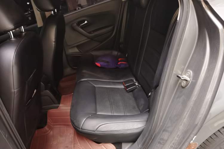Used Volkswagen Polo 2014 1.4L Automatic Comfort Edition Interior 4
