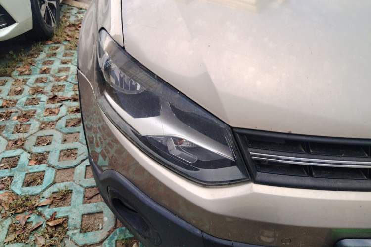 Used Volkswagen Polo 2014 1.6L Cross Polo Automatic Right Front Headlight