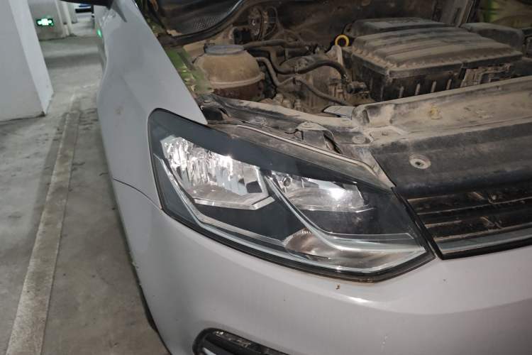 Used Volkswagen Polo 2014 1.4L Automatic Comfort Edition Right Front Headlight