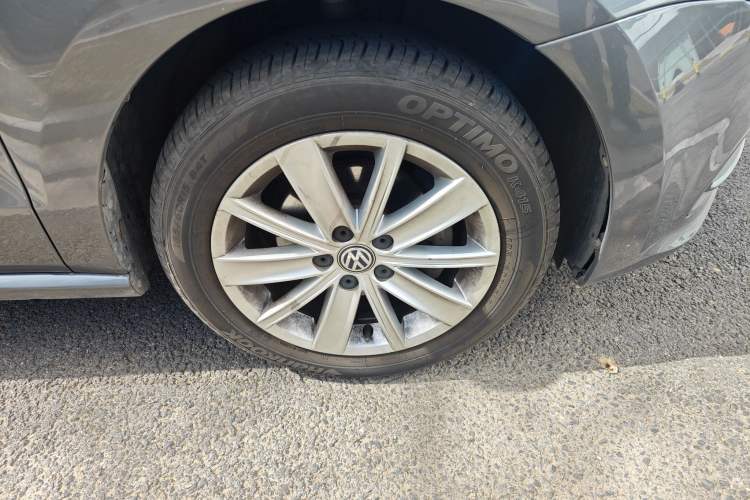 Used Volkswagen Polo 2014 1.6L Manual Comfort Edition Right Front Wheel Hub