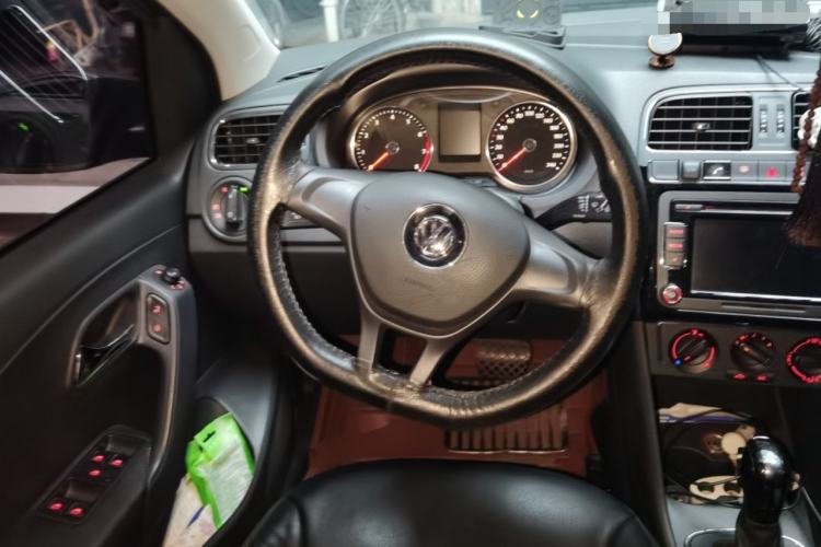 Used Volkswagen Polo 2014 1.4L Automatic Comfort Edition Steering Wheel