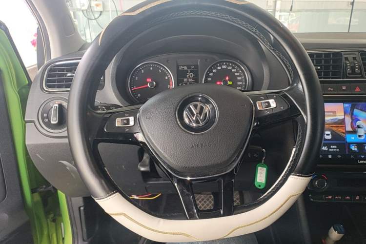 Used Volkswagen Polo 2014 1.6L Automatic Luxury Edition Steering Wheel