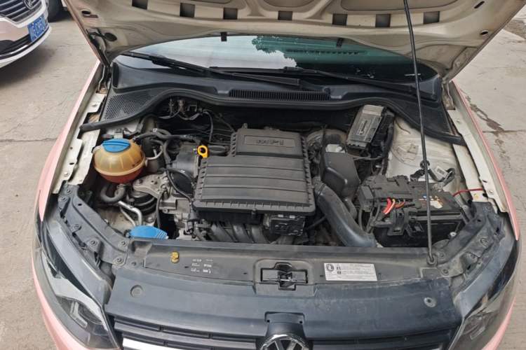Used Volkswagen Polo 2014 1.4L Manual Fashion Edition Engine Bay