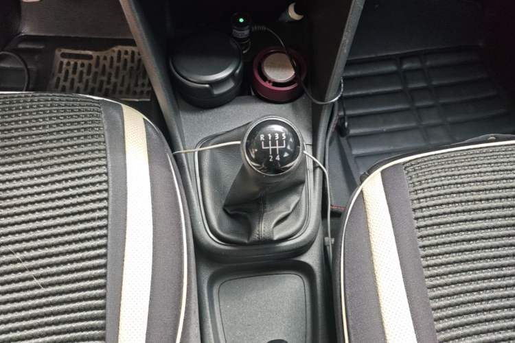 Used Volkswagen Polo 2014 1.4L Manual Fashion Edition Gear Lever