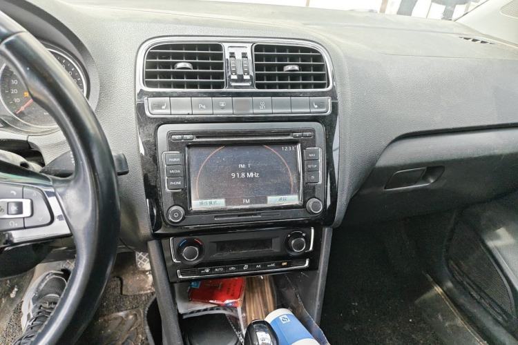 Used Volkswagen Polo 2014 1.6L Automatic Luxury Edition Audio And AC Panel