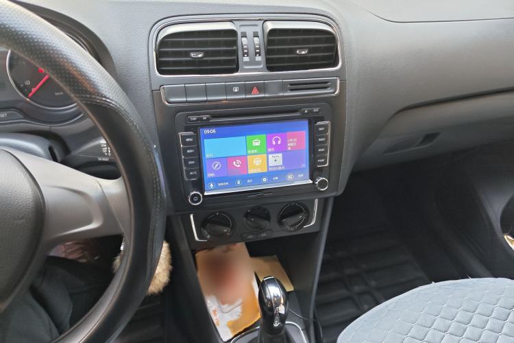 Used Volkswagen Polo 2014 1.6L Automatic Comfort Edition Audio And AC Panel