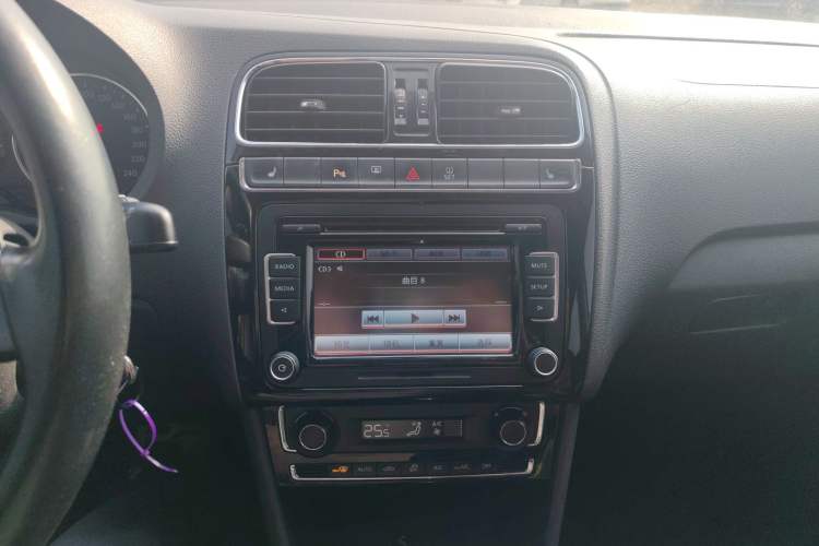 Used Volkswagen Polo 2014 1.6L Automatic Luxury Edition Audio And AC Panel