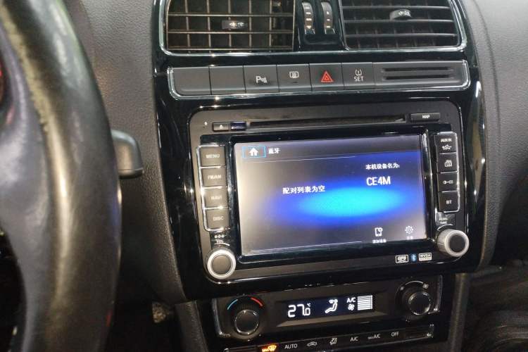 Used Volkswagen Polo 2014 1.6L Automatic Luxury Edition Audio And AC Panel