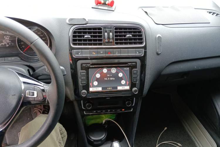 Used Volkswagen Polo 2014 1.6L Automatic Luxury Edition Audio And AC Panel