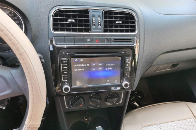 Used Volkswagen Polo 2014 1.4L Automatic Comfort Edition Audio And AC Panel