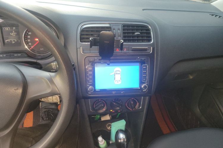 Used Volkswagen Polo 2014 1.6L Automatic Comfort Edition Audio And AC Panel