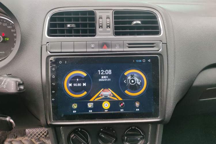 Used Volkswagen Polo 2014 1.4L Automatic Comfort Edition Audio And AC Panel