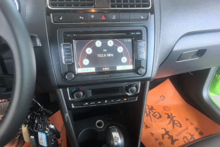Used Volkswagen Polo 2014 1.6L Automatic Luxury Edition Audio And AC Panel