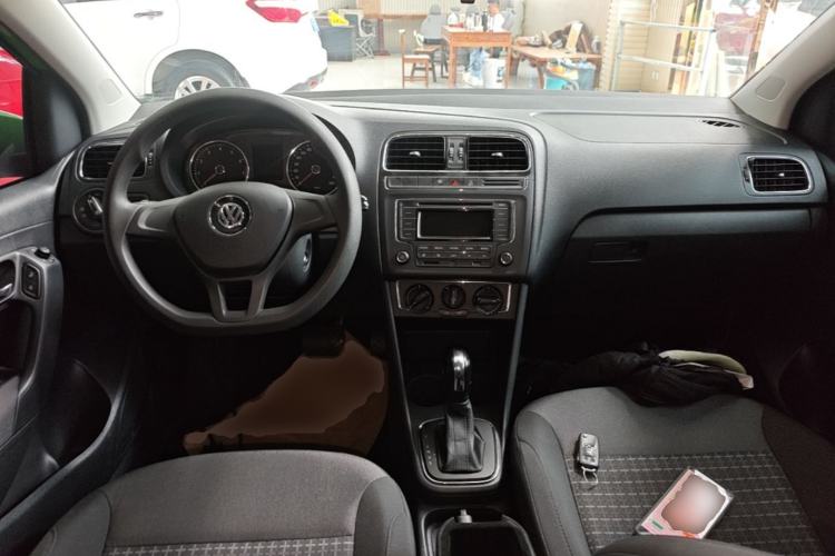 Used Volkswagen Polo 2014 1.6L Automatic Comfort Edition Center Console