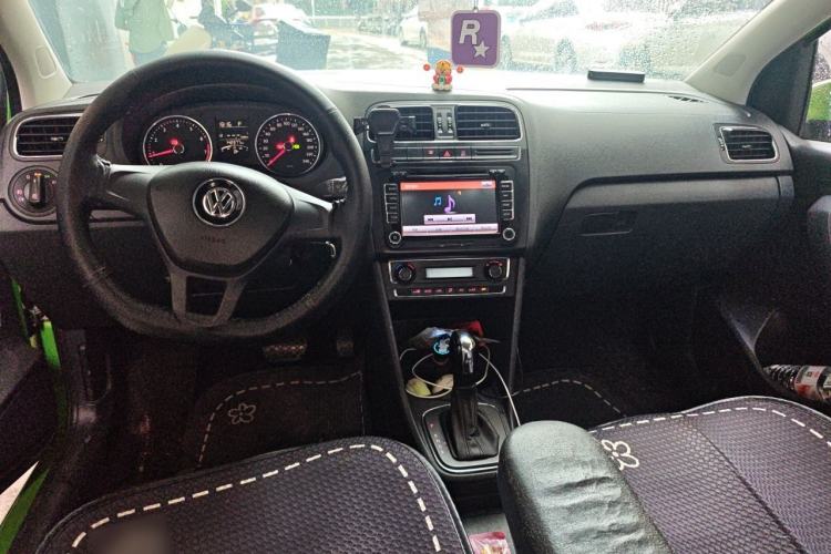 Used Volkswagen Polo 2014 1.6L Automatic Comfort Edition Center Console