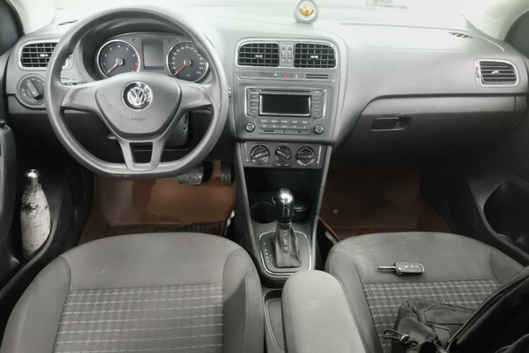 Used Volkswagen Polo 2014 1.6L Automatic Comfort Edition Center Console