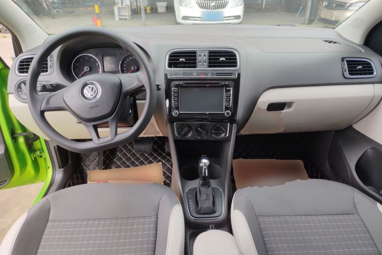 Used Volkswagen Polo 2014 1.6L Automatic Comfort Edition Center Console