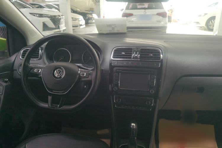 Used Volkswagen Polo 2014 1.6L Automatic Luxury Edition Center Console