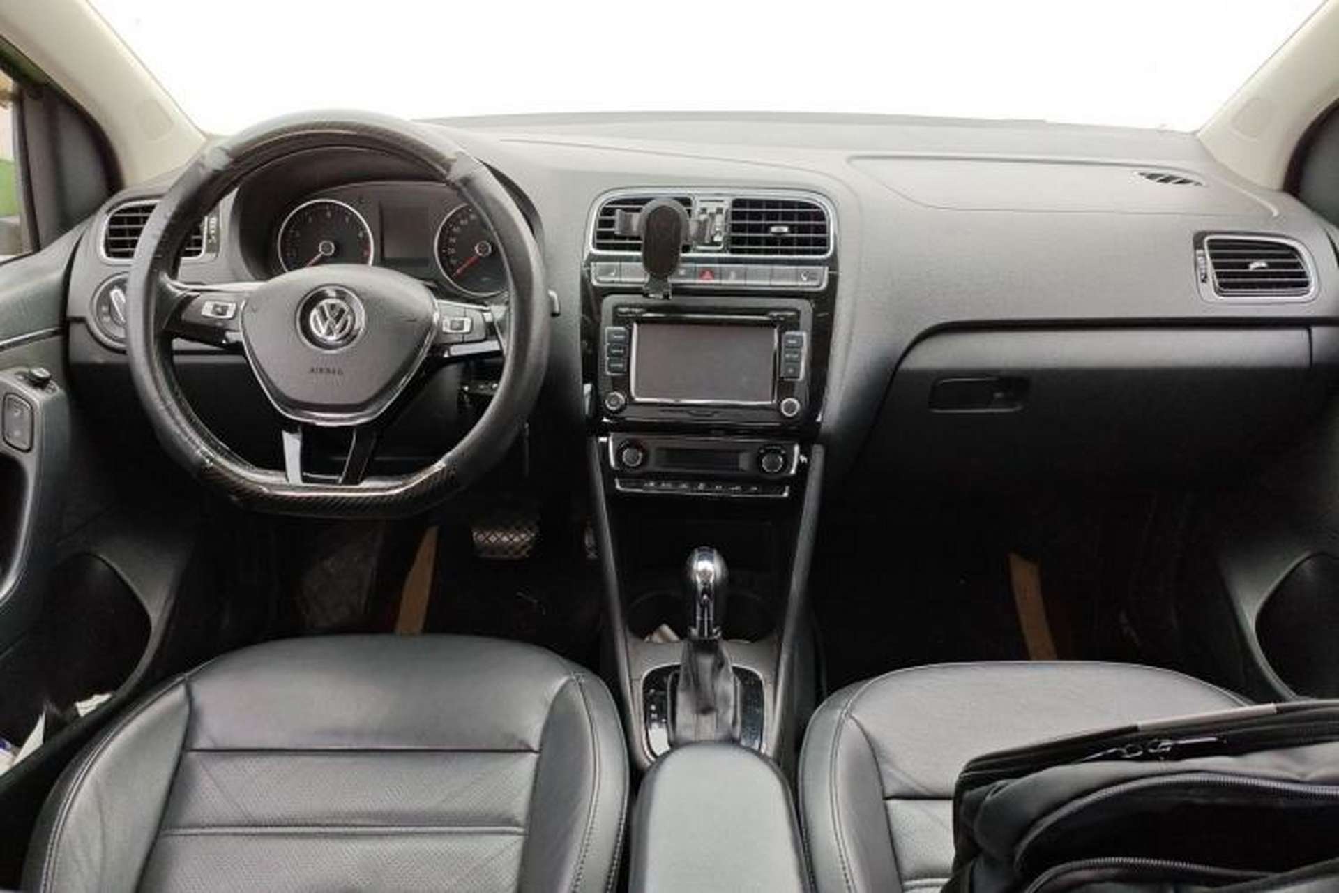 Used Volkswagen Polo 2014 1.6L Automatic Luxury Edition Center Console