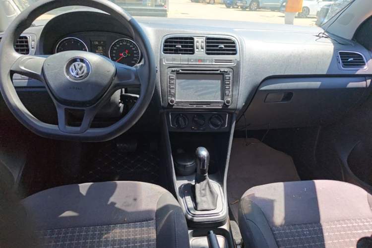 Used Volkswagen Polo 2014 1.6L Automatic Comfort Edition Center Console