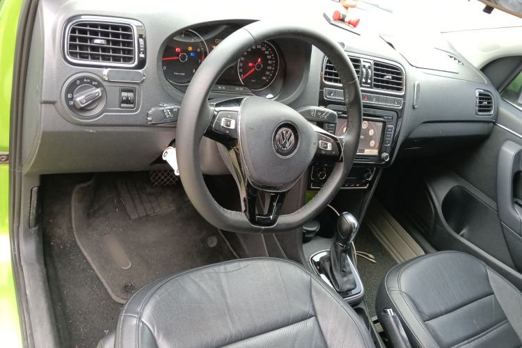 Used Volkswagen Polo 2014 1.6L Automatic Luxury Edition Center Console