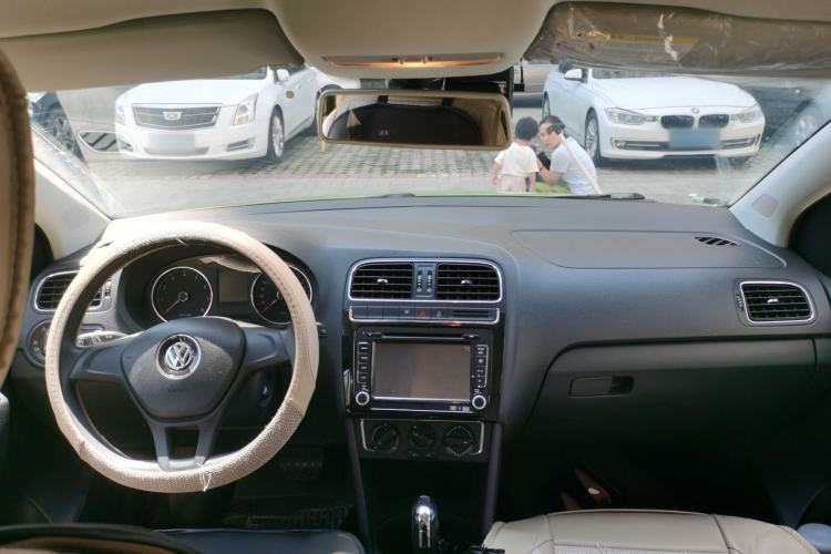 Used Volkswagen Polo 2014 1.4L Automatic Comfort Edition Center Console