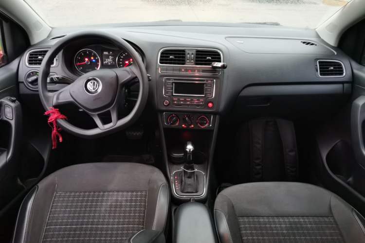 Used Volkswagen Polo 2014 1.6L Automatic Comfort Edition Center Console